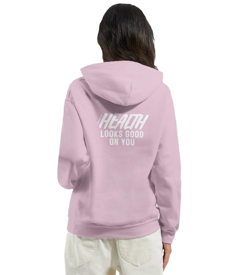 Rosa beyond Hoodie, von hinten getragen, mit dem Aufdruck „Health looks good on you“.