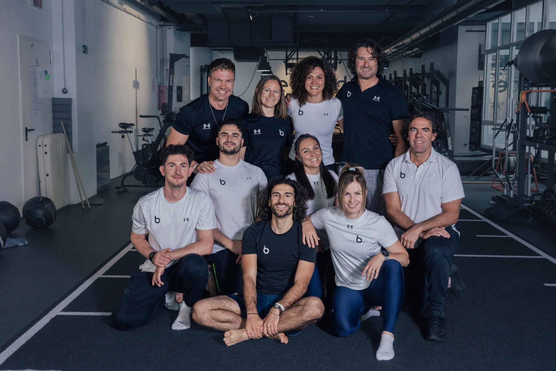 Das Team von beyond im Studio in Bozen